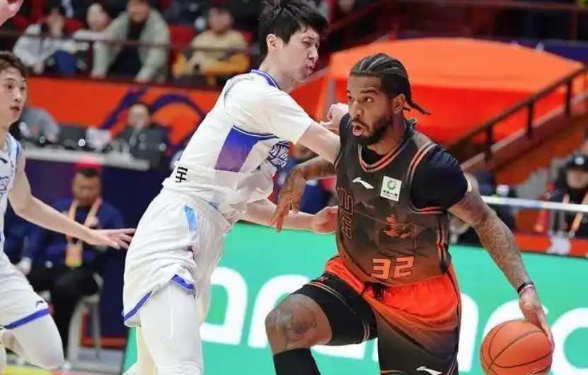 开云体育-双核驱动破困局 小将惊艳助连胜，山东男篮99-75逆转宁波取四连胜